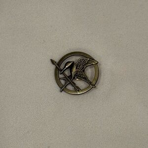 Elegant Gold-Tone Bird Brooch